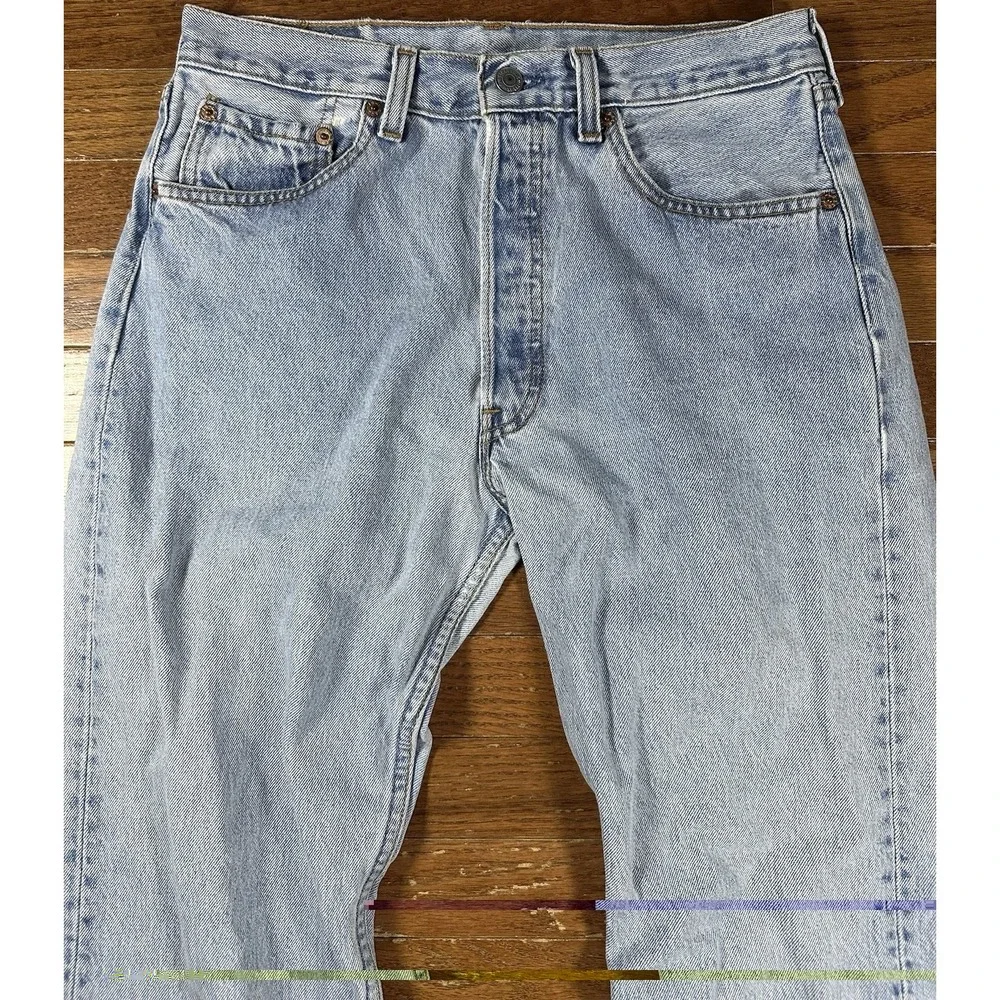 Vintage Levi's 501 Jeans 32x32 Light Blue Button Fly Made In USA 1996 Straight